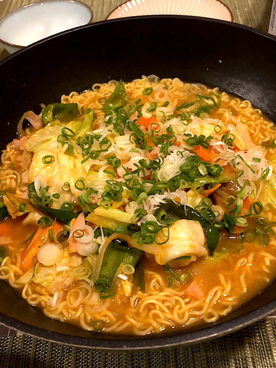 インスタント　山形辛味噌ラーメン　野菜乗せ|amiさん