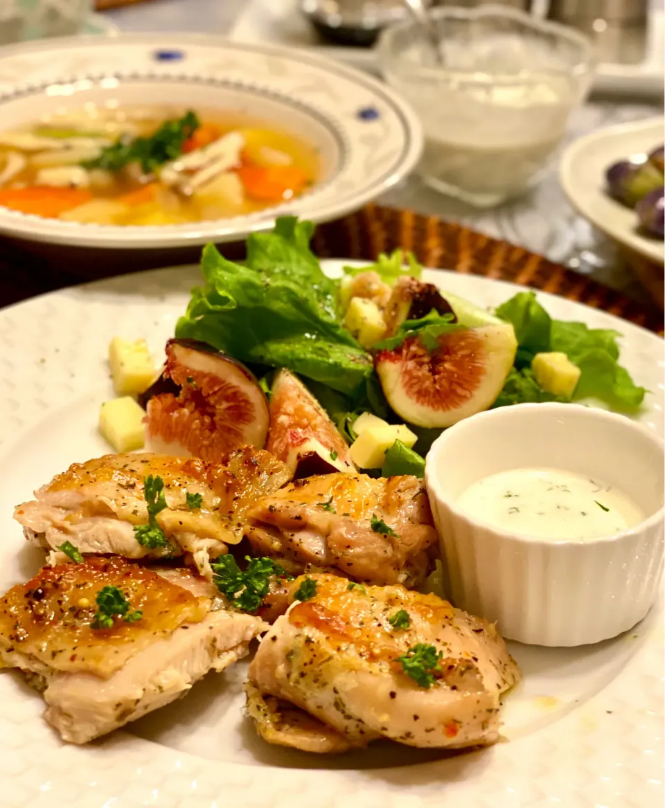 🌿バジルチキンのマヨチーズソース添え and ポトフ風お野菜のスープ|paaruさん