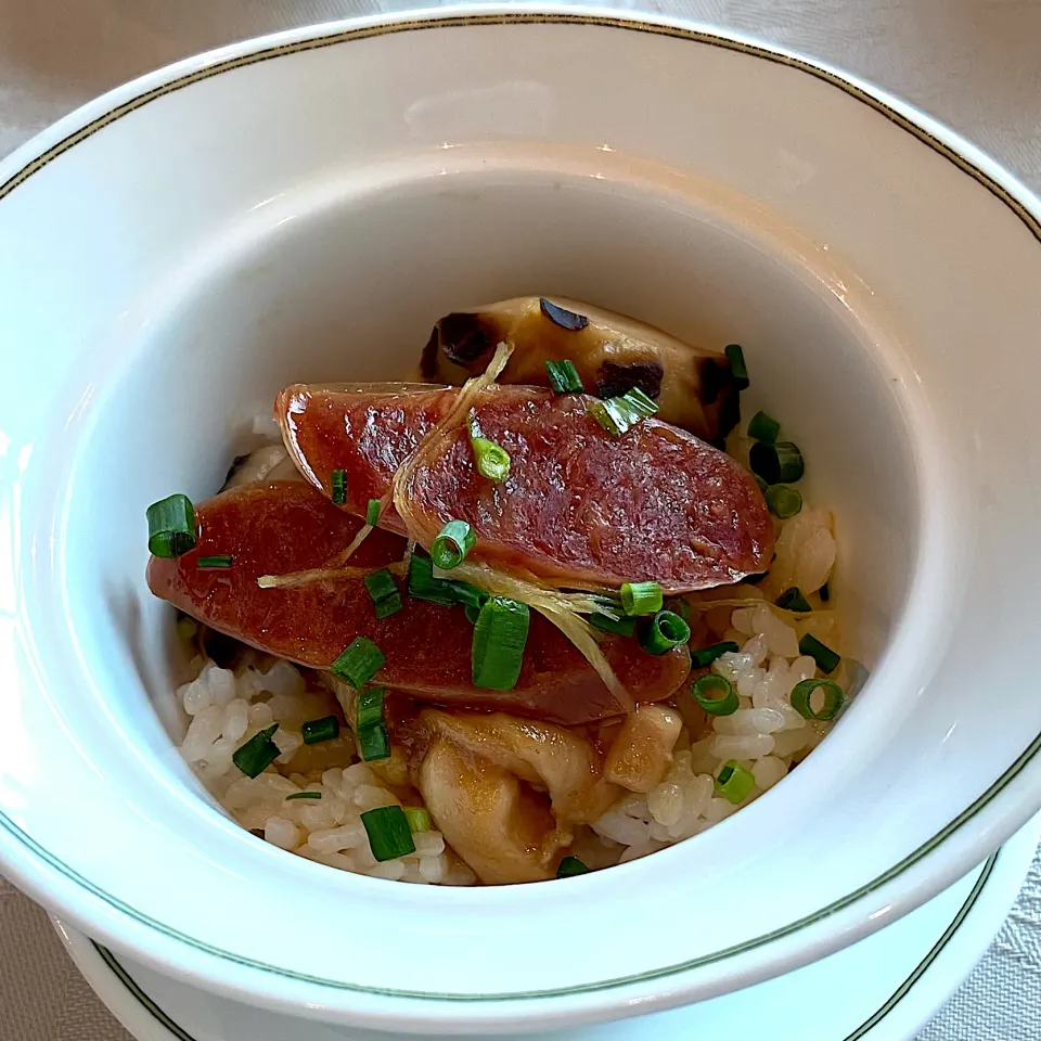 鶏肉入り干し椎茸と中国ソーセージの蒸しご飯|麻紀子さん