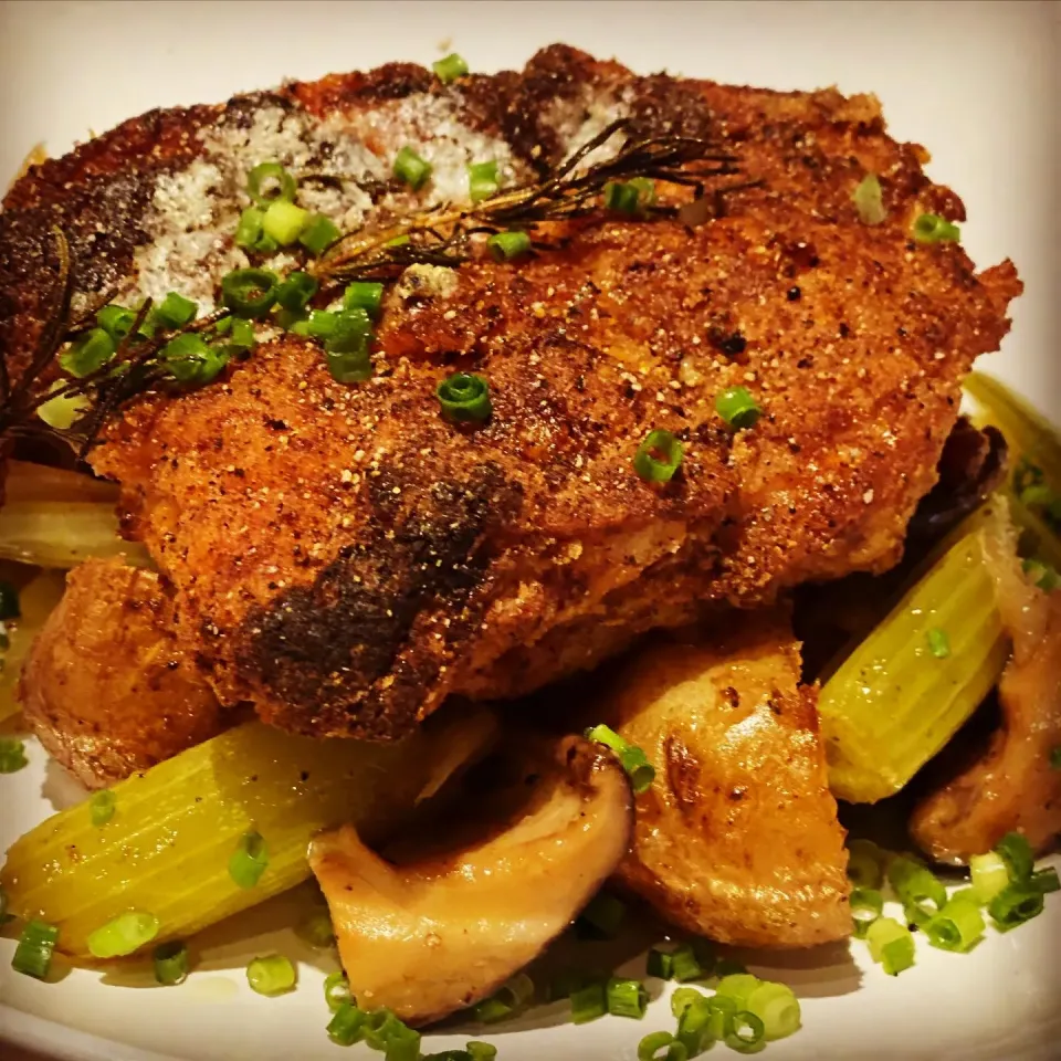 Lunchtime Menu 
Oven Baked Cajun Crusted Chicken on a bed of Roast New Potatoes , with Braised Celery,-Mushrooms, & Onions Flavour Ed with Rosemary, Sea Salt , |Emanuel Hayashiさん