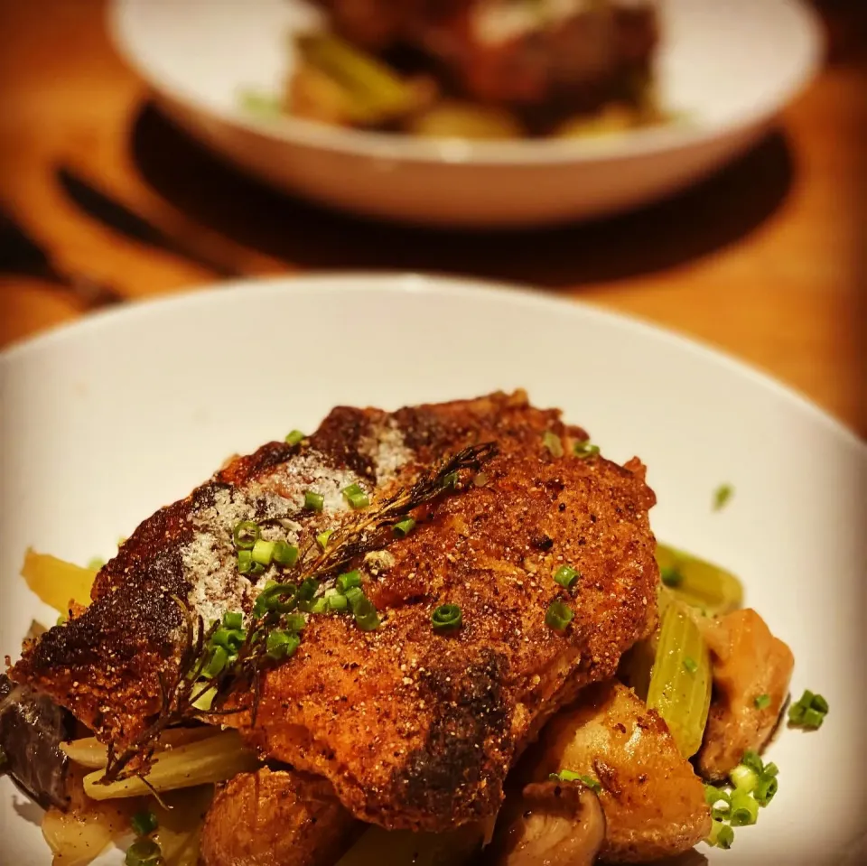 Lunchtime Menu 
Oven Baked Cajun Crusted Chicken on a bed of Roast New Potatoes , with Braised Celery,-Mushrooms, & Onions Flavour Ed with Rosemary, Sea Salt , |Emanuel Hayashiさん