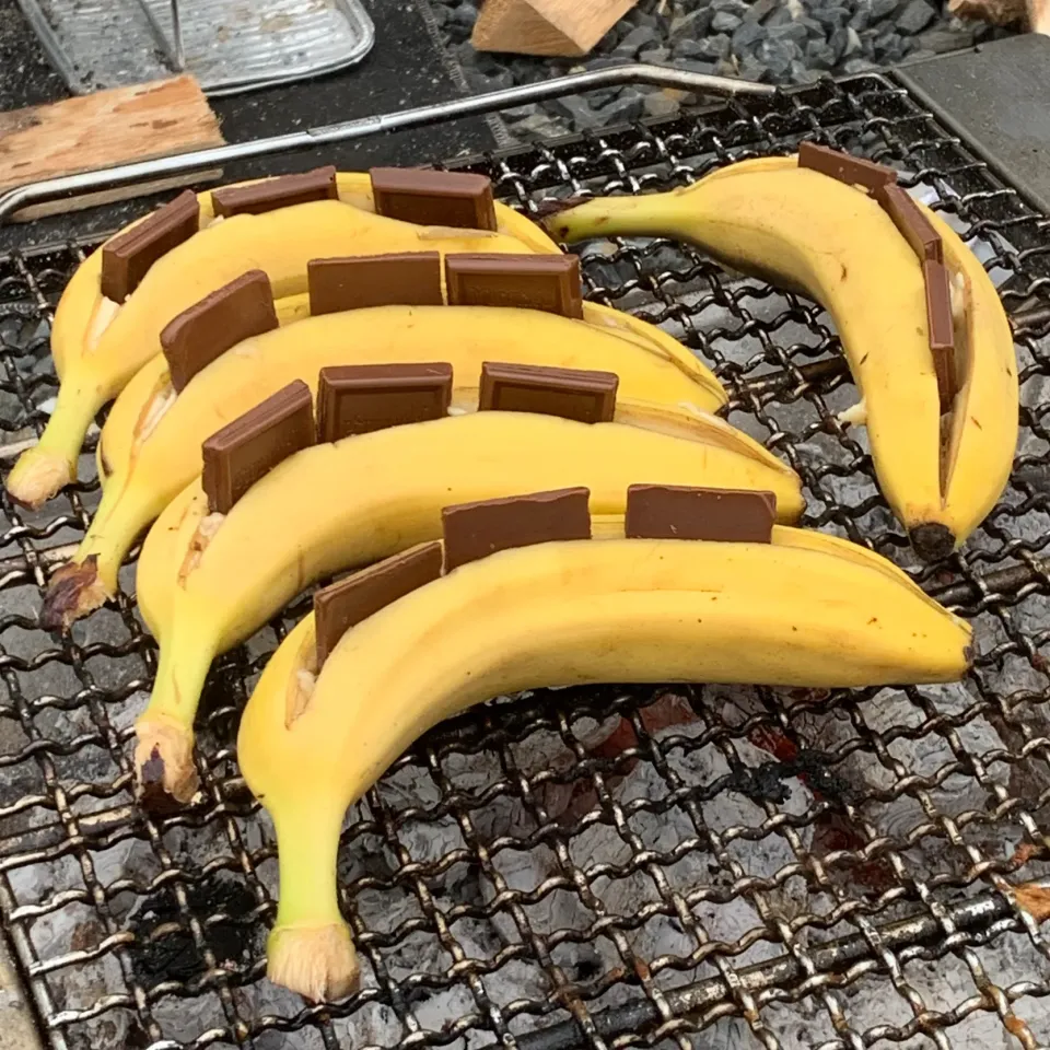 キャンプ飯⛺️焼きバナナチョコ|とももさん