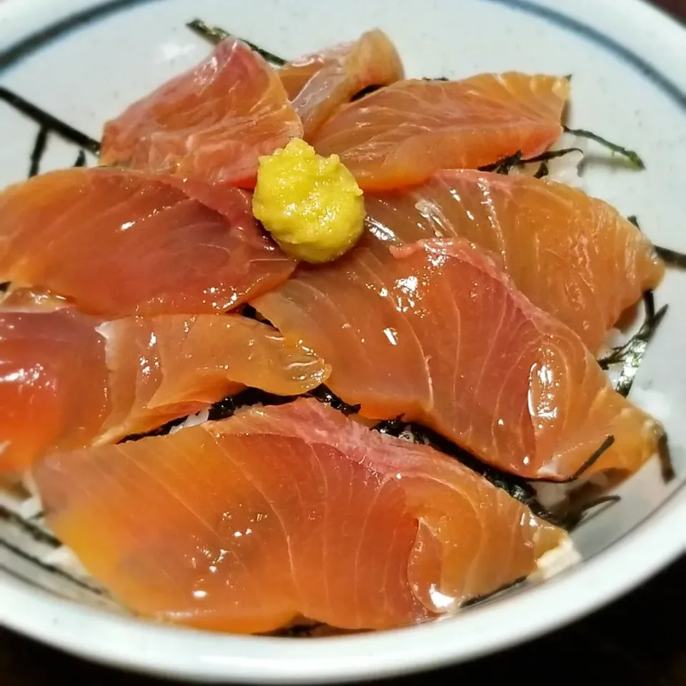 パパ作👨ワラサの漬け丼|ぱんだのままんさん