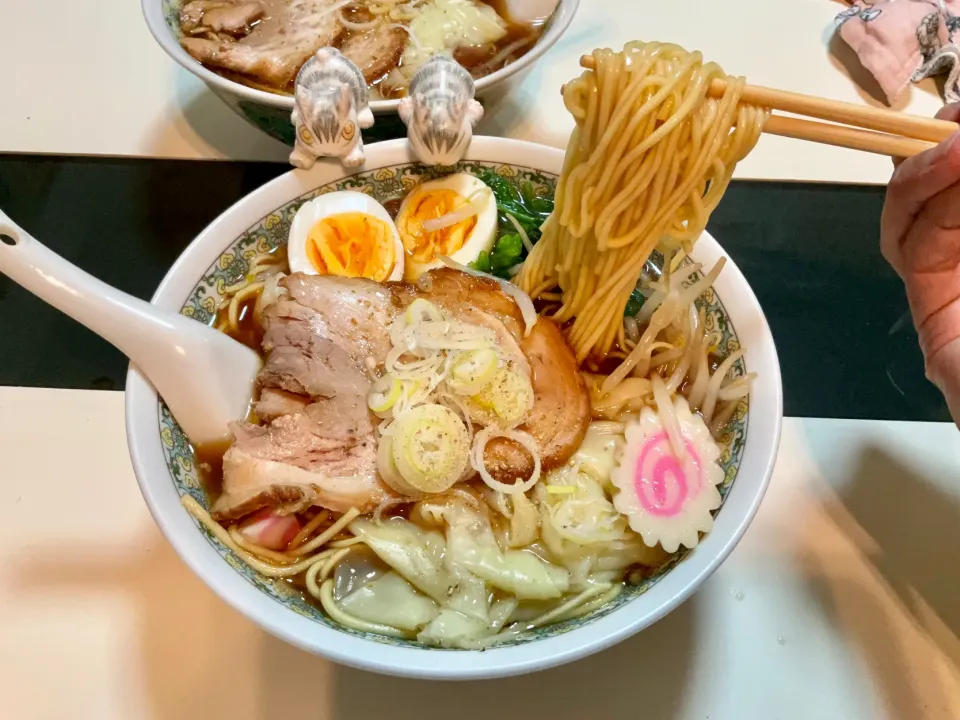 ワンタン入り醤油ラーメン　　　　　　　　　スープとチャーシューは手作り|Takeshi  Nagakiさん