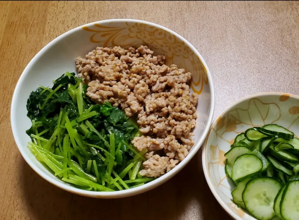 三つ葉と豚そぼろの丼
きゅうりの酢の物|ナナさん