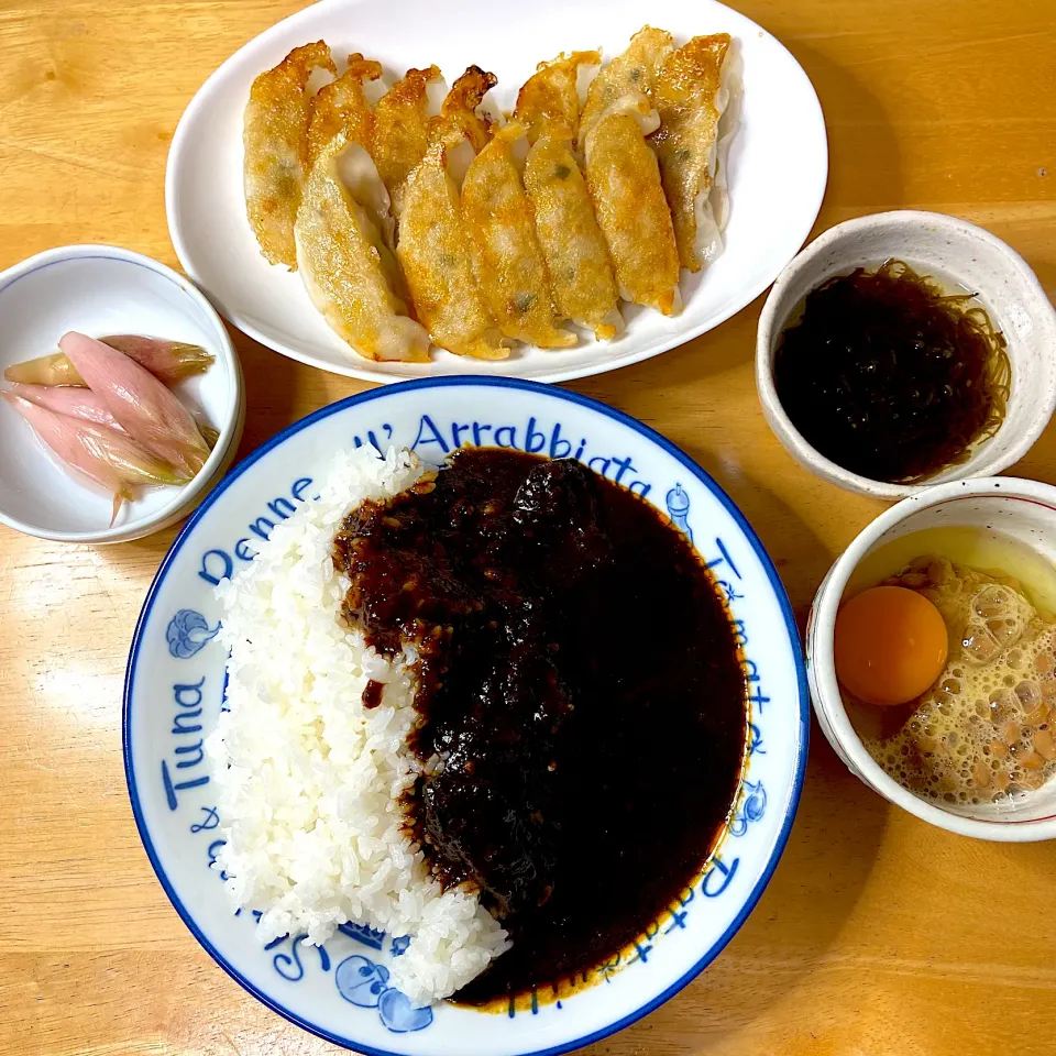 レトルトカレー🍛&サミット餃子🥟|Makokoさん