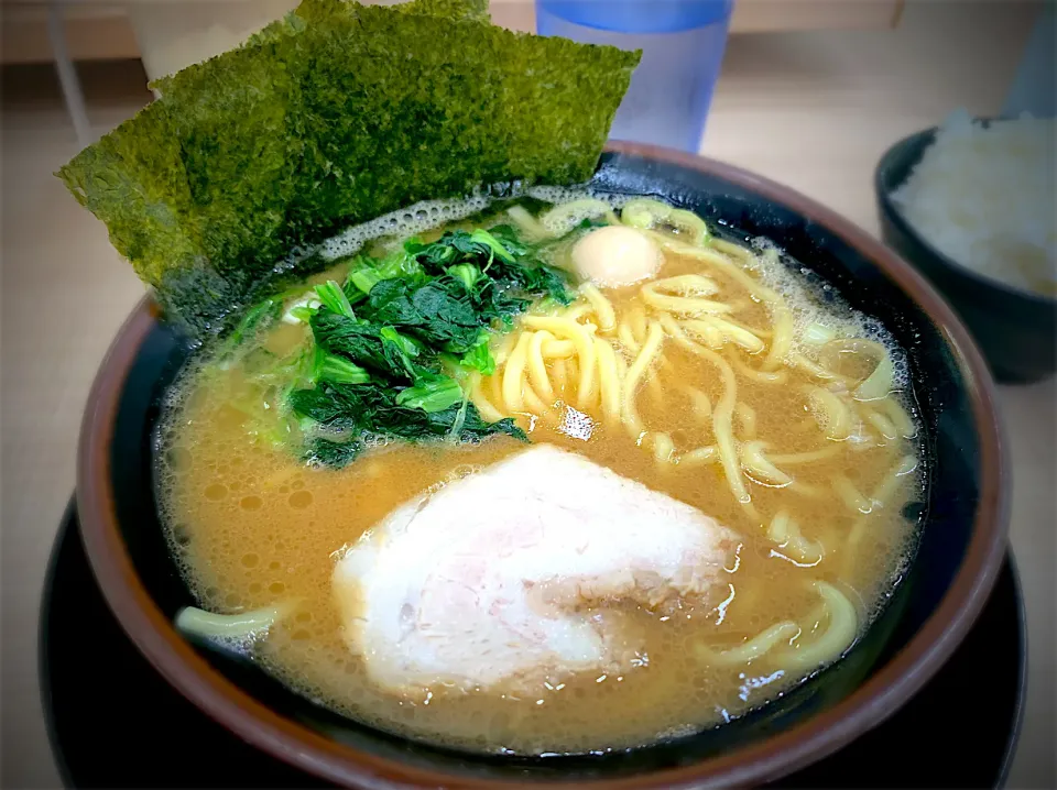 醤油豚骨ラーメン(横須賀　逗子屋)|やまひろさん