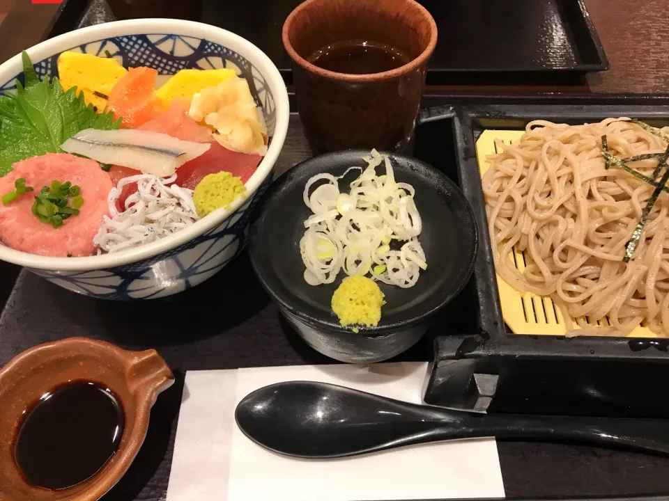 Snapdishの料理写真:娘と買い物に～お昼はお蕎麦と海鮮丼♡|まなまな♡さん