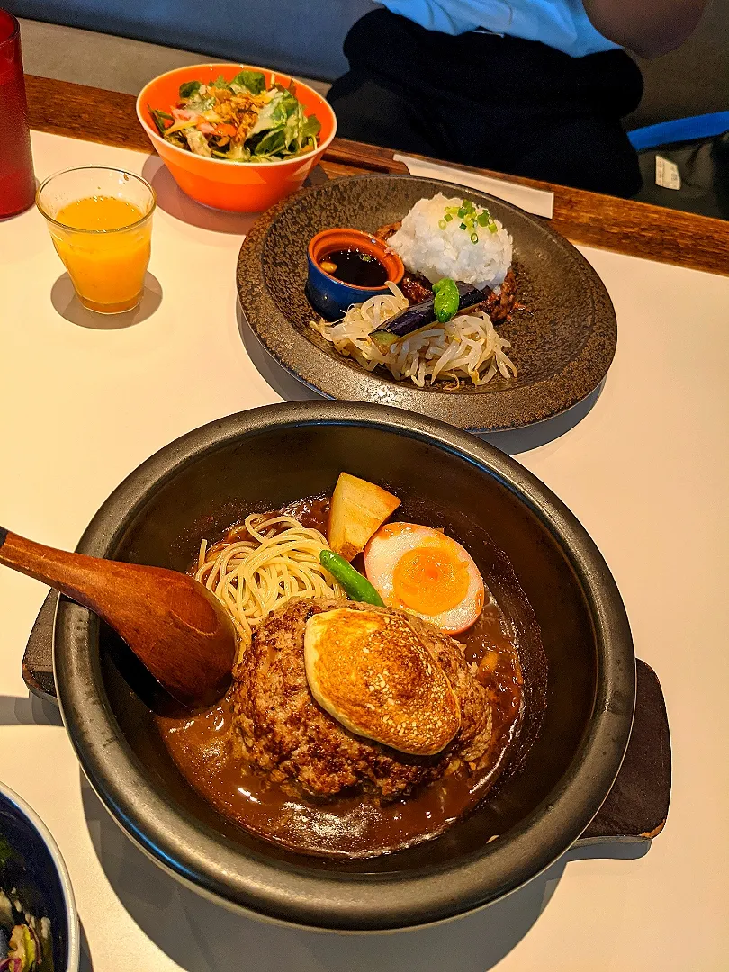 山本のハンバーグ(ご飯、パンオカワリ自由)|チョコさん