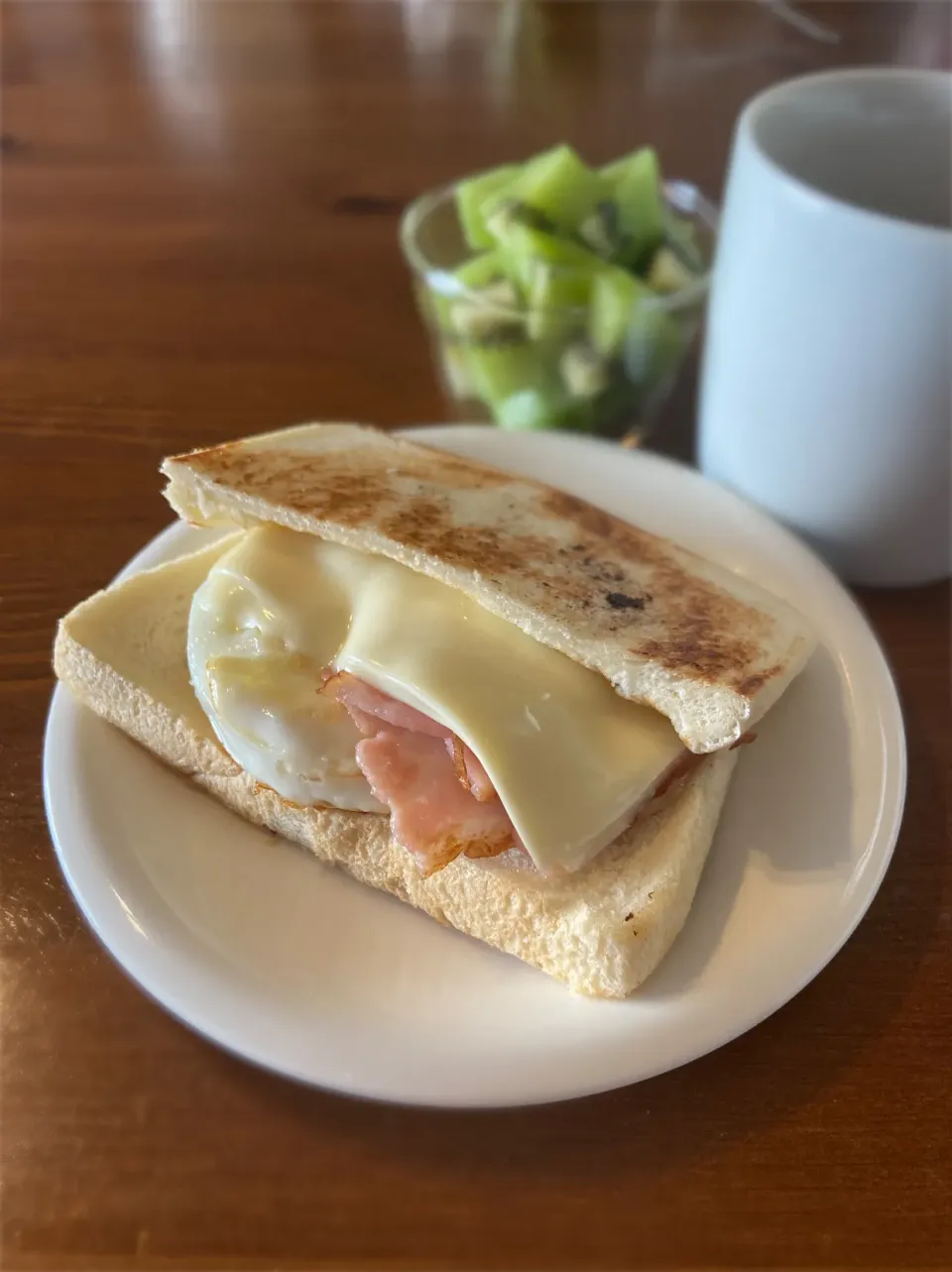 10/10の朝食　ベーコンエッグトースト|yoneさん