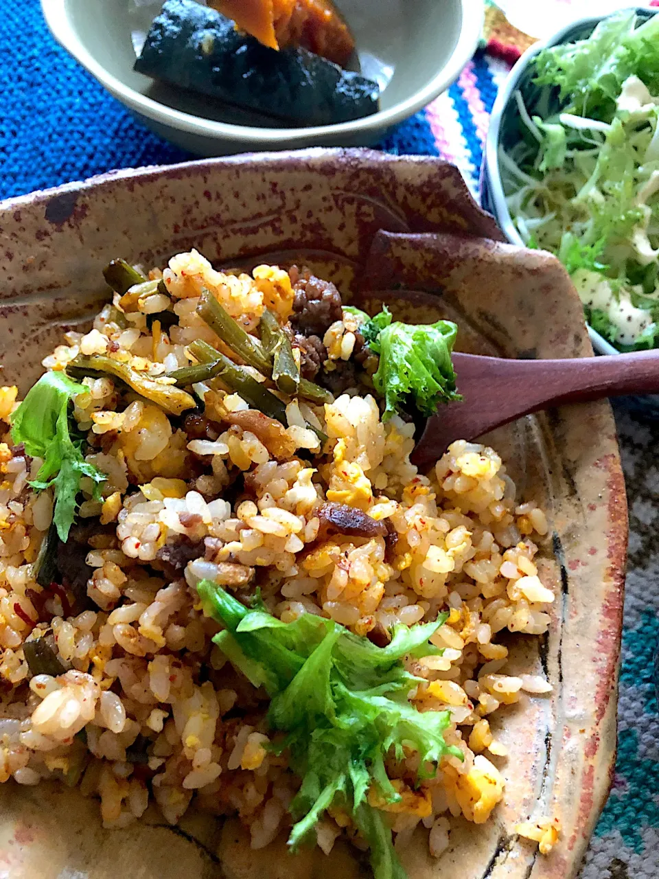 Snapdishの料理写真:昨夜の残りのニンニクの芽と牛肉炒めをチャーハンにしました😋🍴💕|Tina Tomoko😋さん