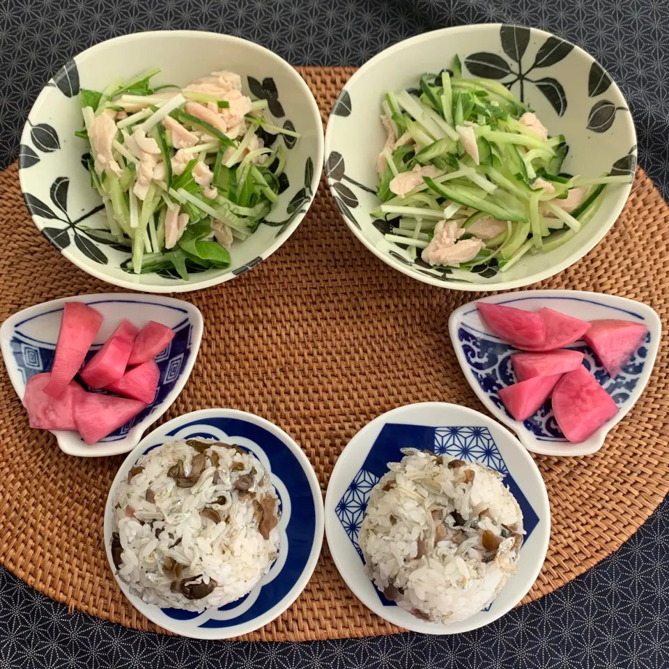 Snapdishの料理写真:おにぎりアクション余裕ない日の朝ご飯|らぴすらずり(らぴ)さん