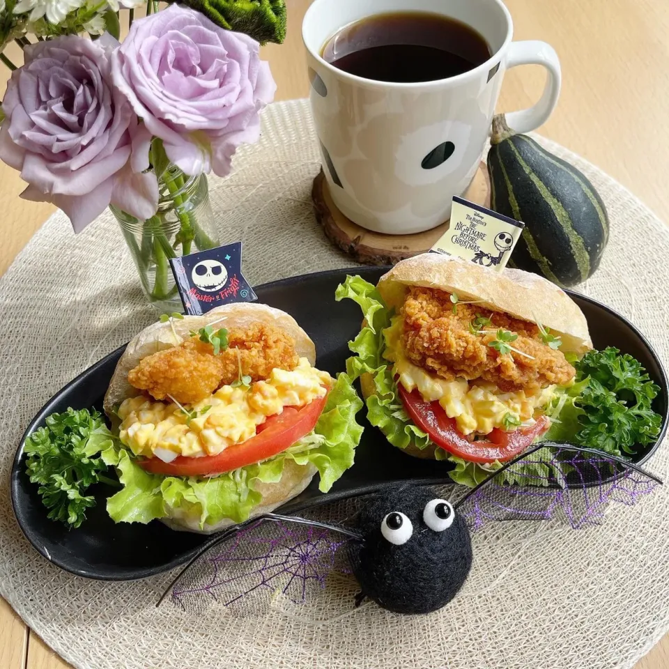 Snapdishの料理写真:10/10❤︎フライドチキン&たまごサラダの白パンサンド🌱✨
〈サンド具材〉
・ハイジの白パン
・フライドチキン
・たまごサラダ
・フリルレタス.キャベツ.トマト|Makinsさん