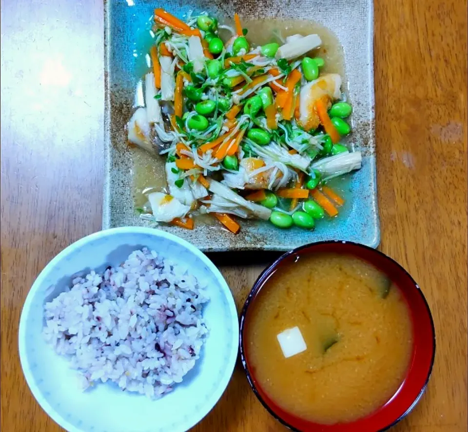 Snapdishの料理写真:１０月７日　赤魚の彩り野菜あんかけ　豆腐とわかめのお味噌汁|いもこ。さん