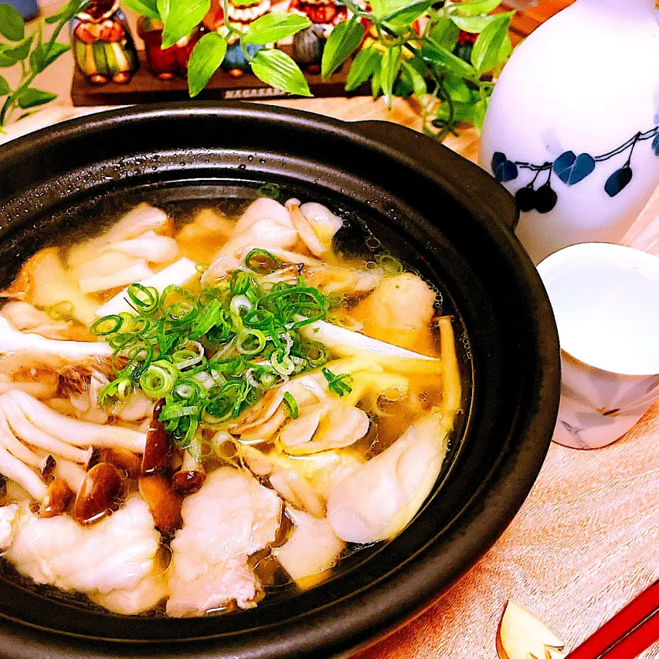 旨味た〜っぷり　🍄🍗キノコと鶏のもも肉鍋|Sの食卓さん