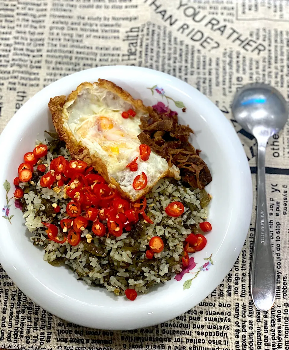 Ghana Celery Fried Rice with Fried Egg|ดลพร เขมะสมบูรณ์さん