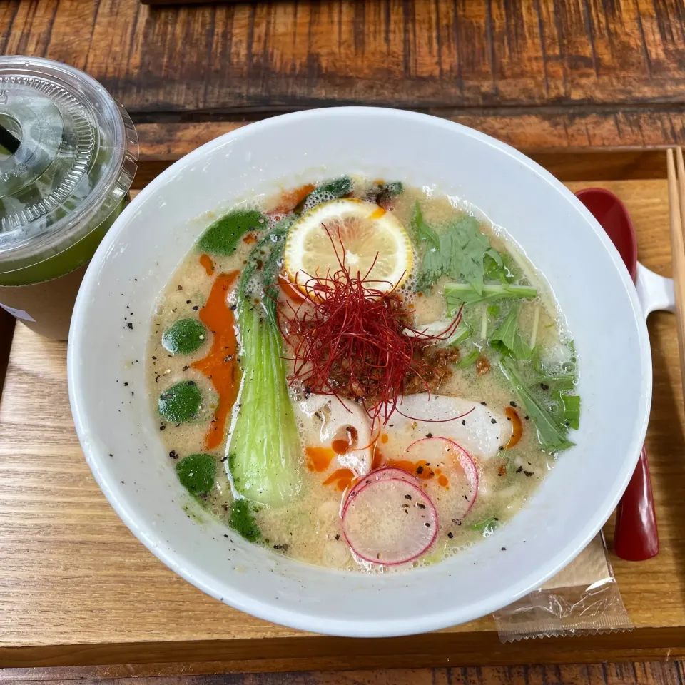 Snapdishの料理写真:ビーガンラーメン & 冷やし抹茶|かなこさん