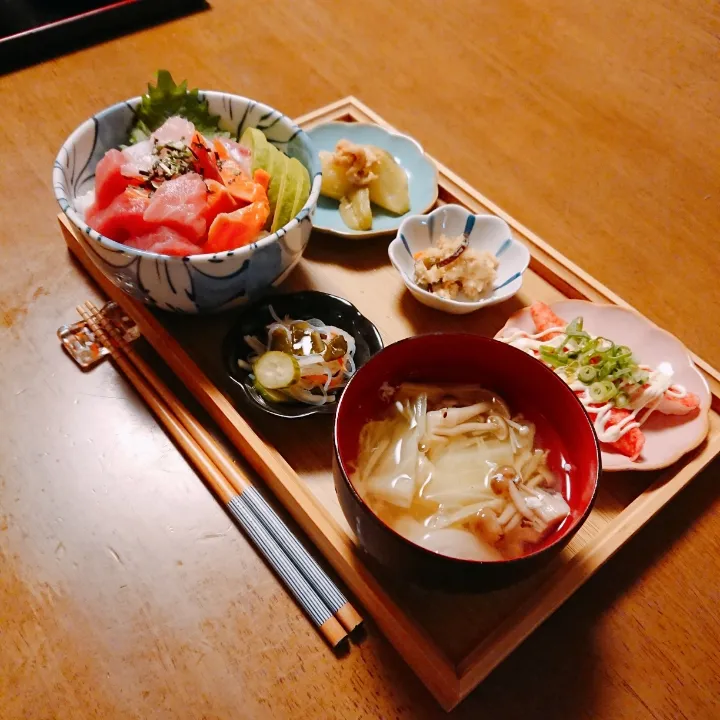 Snapdishの料理写真:海鮮丼定食🍚🥢|かのさん