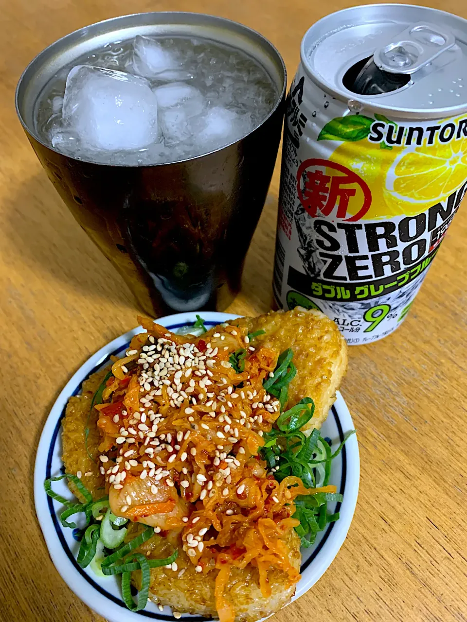 小腹が空いて悪魔的夜食👿🍻焼きおにぎりon theねぎキムチ🐷|良太さん