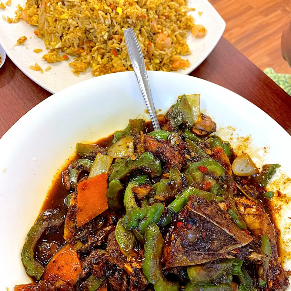 Braised fishhead with bittergourd in black bean sauce|Ong Sor Fernさん