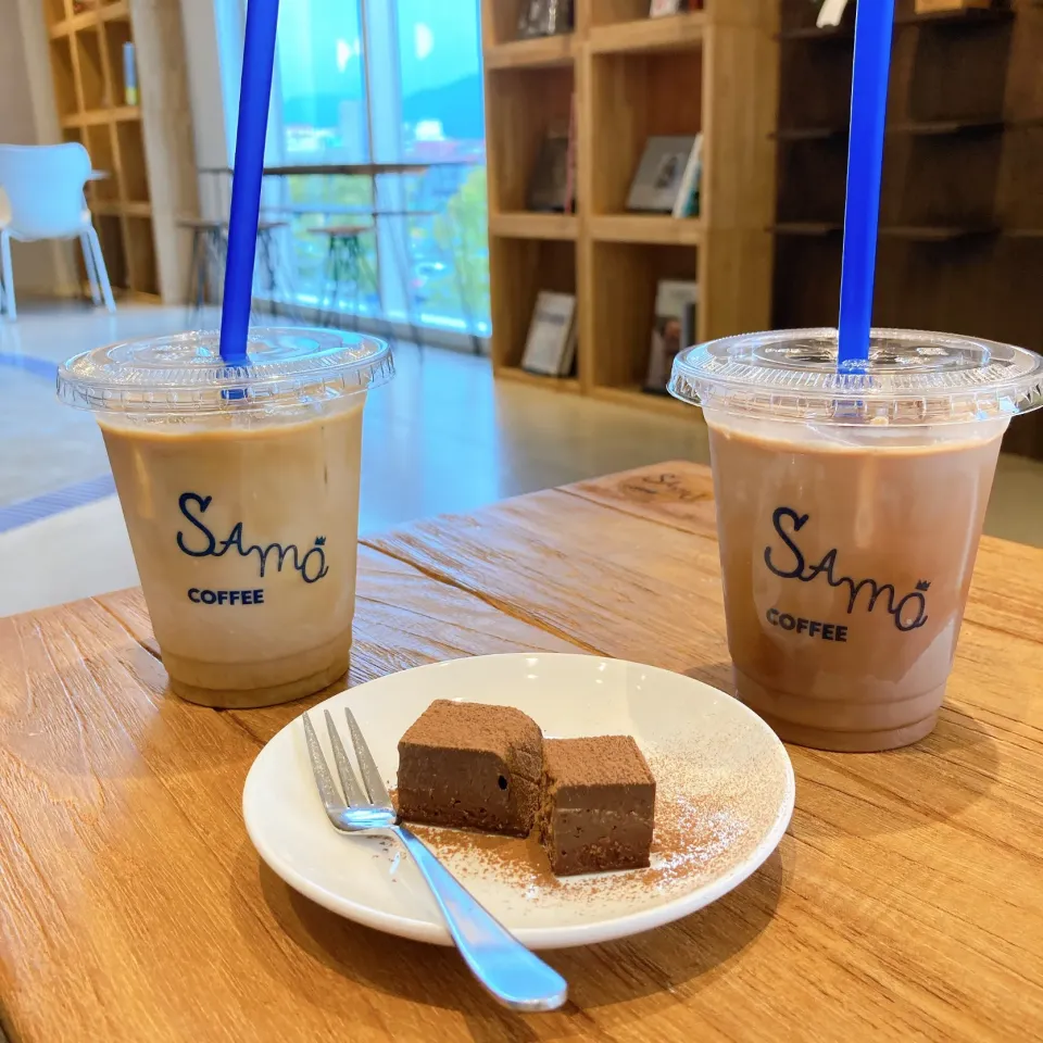 Snapdishの料理写真:ソイラテと生チョコ☕️🍫|ちゃみこさん