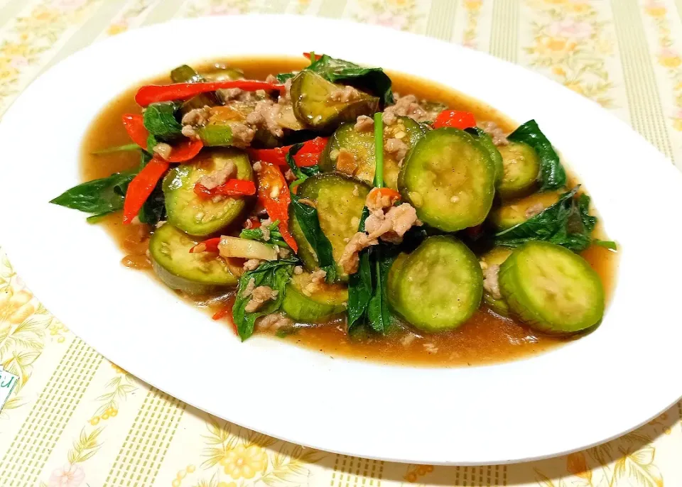 Stir fried bean curd with eggplant and basil|🌿Veerapan Mu🌿さん