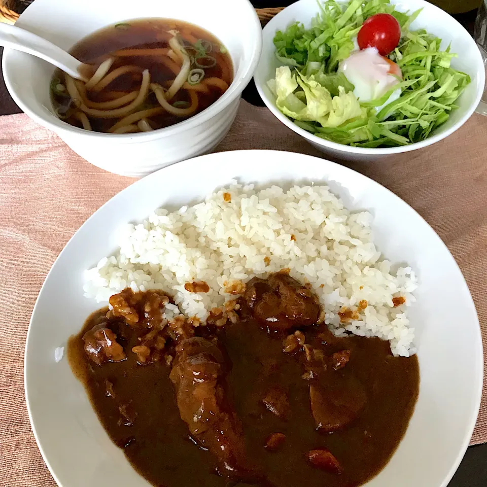 チキンカレーとミニうどん、サラダ|純さん