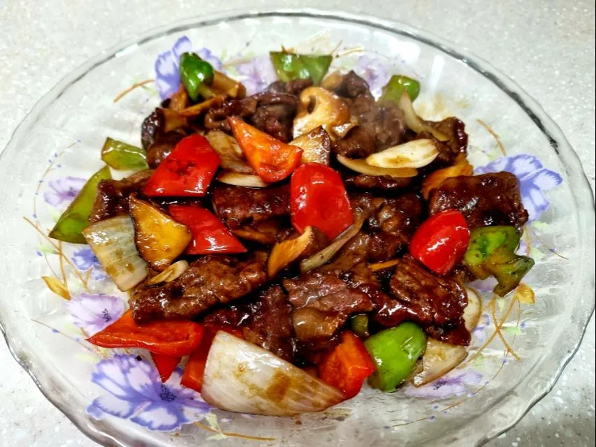 Snapdishの料理写真:酱爆牛肉 - stir-fried beef in oyster sauce|steven z.y.さん