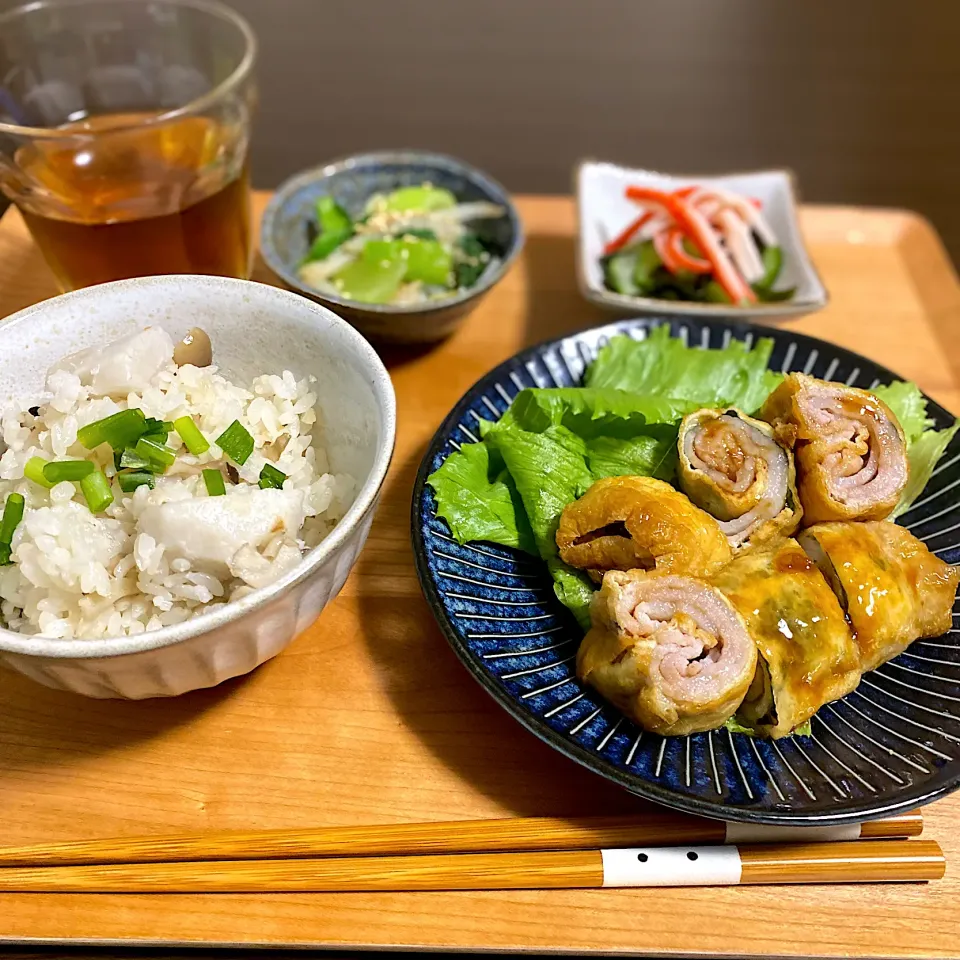 豚肉と大葉の油揚げ巻き
もやしと青梗菜のナムル
きゅうりとかにかまわかめの酢の物
里芋ときのこの炊き込みご飯|ちぐあささん