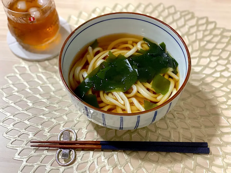 Snapdishの料理写真:わかめうどん|ひろさんとゆりさんさん