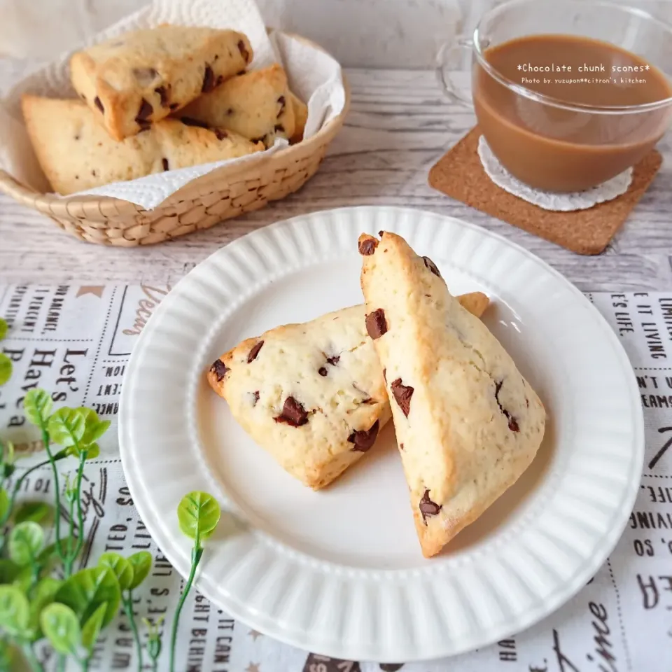 Snapdishの料理写真:チョコチャンクスコーン|ゆずぽんさん