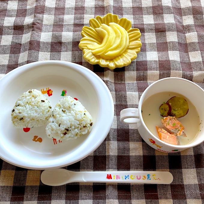 離乳食 おにぎり しらすわかめ鮭とさつまいものおみそ汁 りんごsayaさんの料理 おにぎり わかめ鮭とさつまいものみそ汁 りんご Onigiriaction Saya Snapdish スナップディッシュ Id Tawqja
