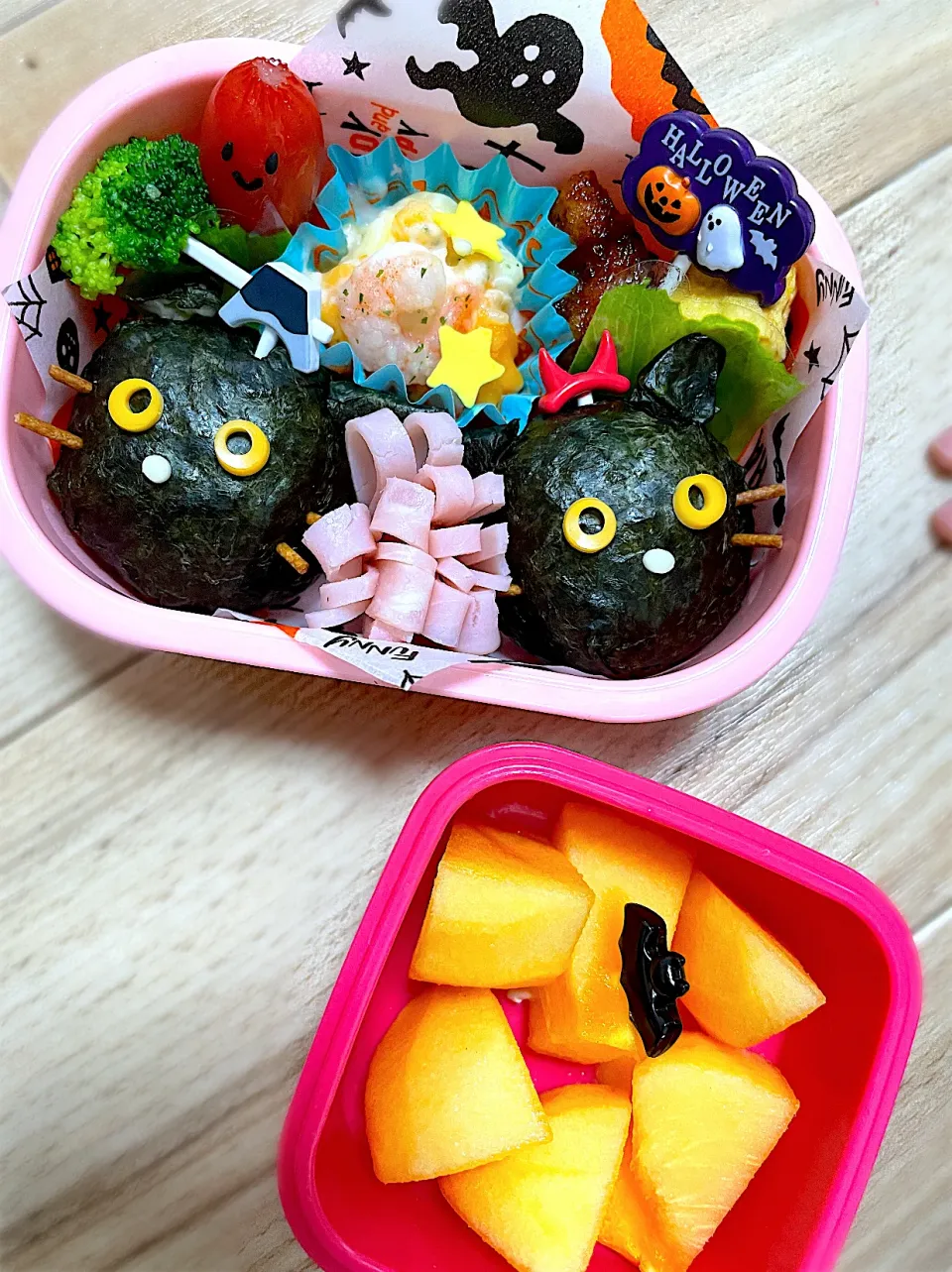 年少弁当🍱ネコのおにぎり🎃|mari＊yuakitoさん