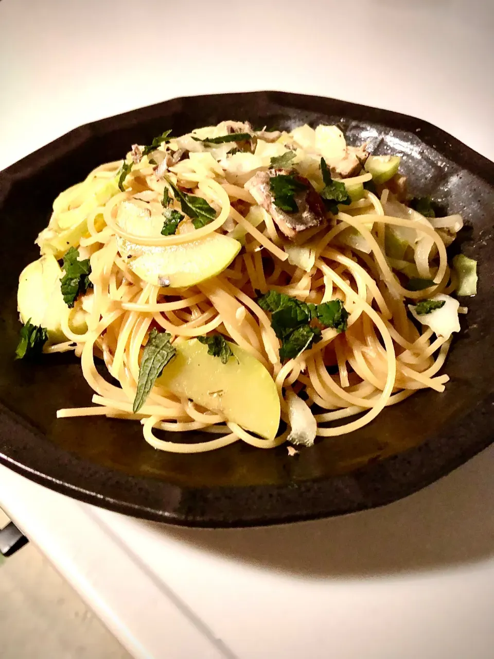 Snapdishの料理写真:サバ缶と野菜のバター醤油味パスタ|yukarinさん