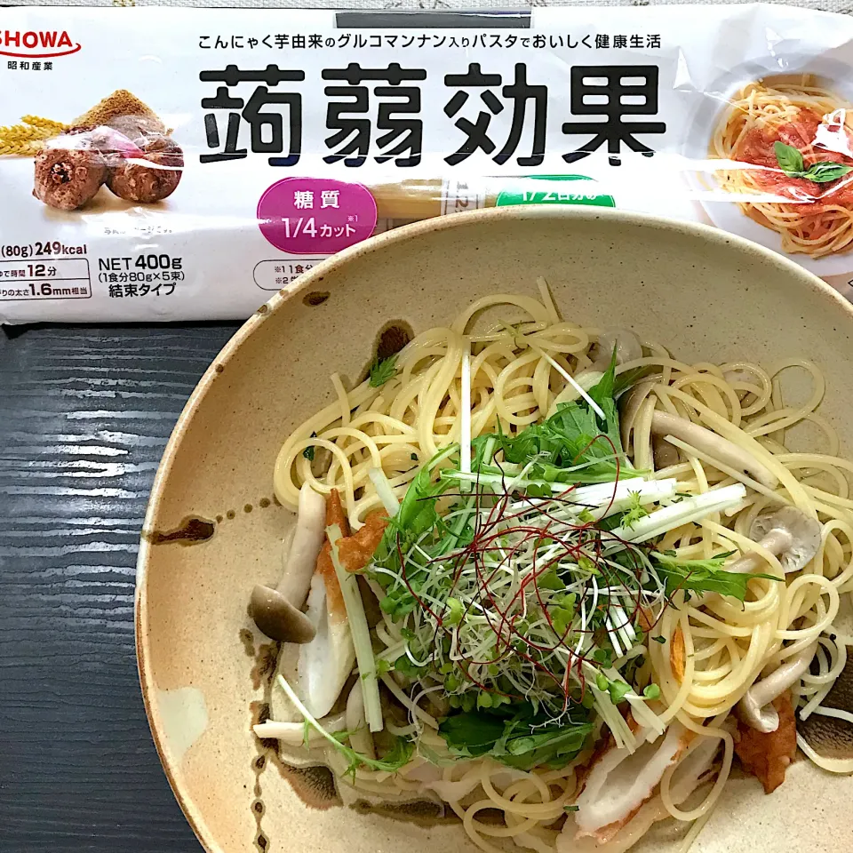 Snapdishの料理写真:糖質1/4カットの蒟蒻効果のパスタで和風ペペロンチーノ😋|てるみさん