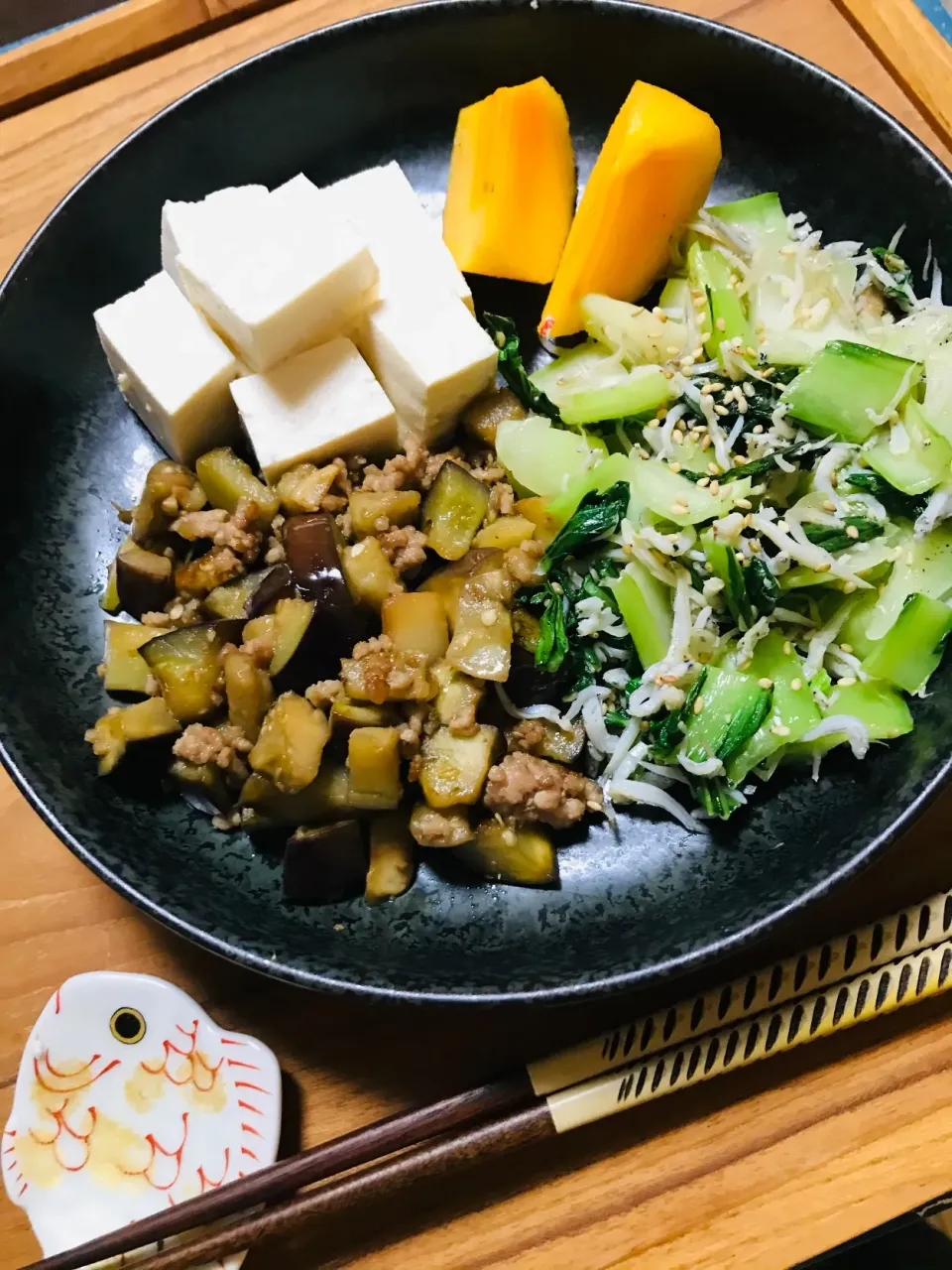 ダイエット夕飯。豚挽きナスのニンニク味噌炒め、青梗菜とジャコ、ごま炒め|atsukoさん