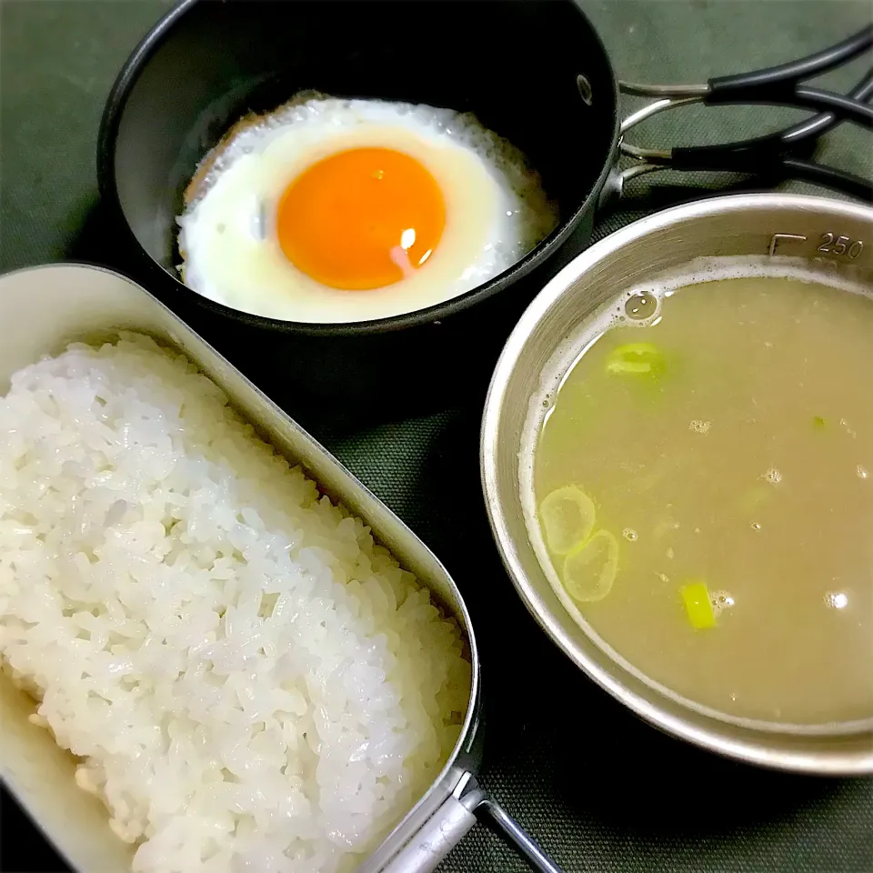 アルコール30mlで作る納豆味噌汁と目玉焼きの朝食セット|deekay71さん