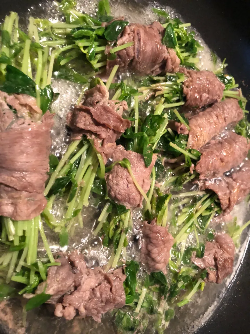 日の出みりん　料理酒を使って、豆苗の牛肉巻き🌱🐃|あんちょさん