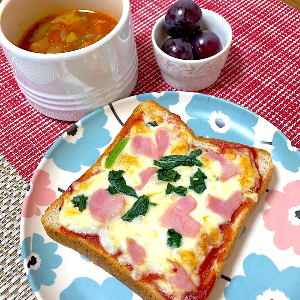 娘の朝食☆ピザ風トーストとミネストローネ|Sakuraさん