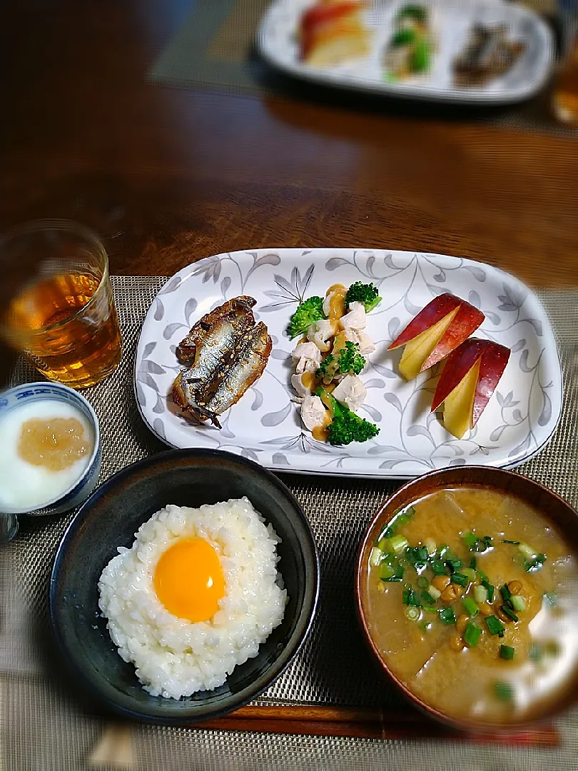 朝ごはん☔！|まめころさん