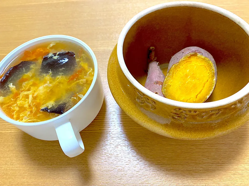 またやってます🍠釜飯の釜で安濃芋の焼き芋、きくらげ卵トマトコーンも入れちゃうスープ🌽🍅|1614さん