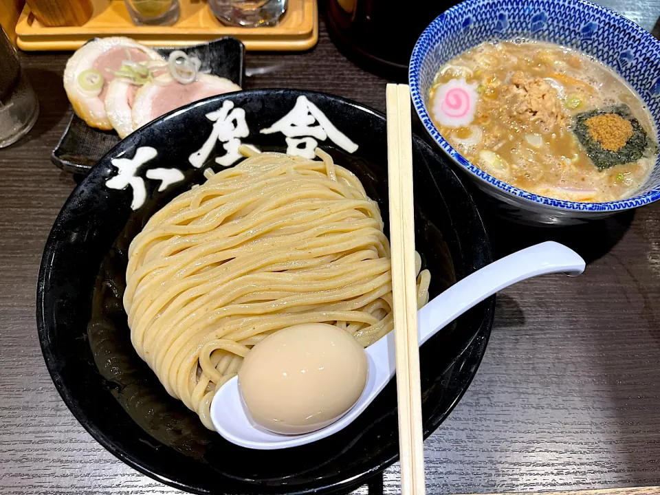 Snapdishの料理写真:特製つけ麺にチャーシュー|マハロ菊池さん