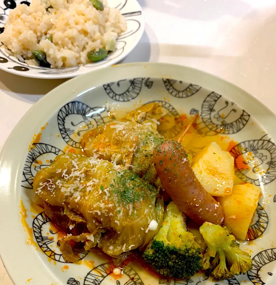 夜ご飯😀黒枝豆と明太子のピラフ、ロールキャベツ  パルミジャーノレッジャーノをかけていただきます🧀|とまこ(*^o^*)さん