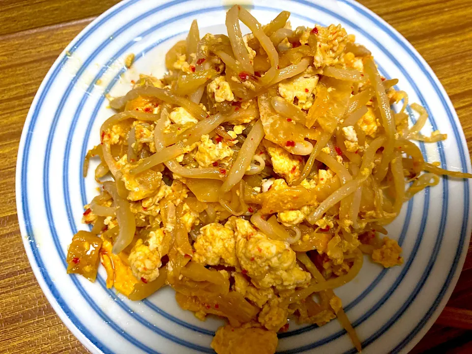 ご飯進む♪もやしとキムチのふわたま味噌炒め《満腹節約おかず》|RIN♡さん