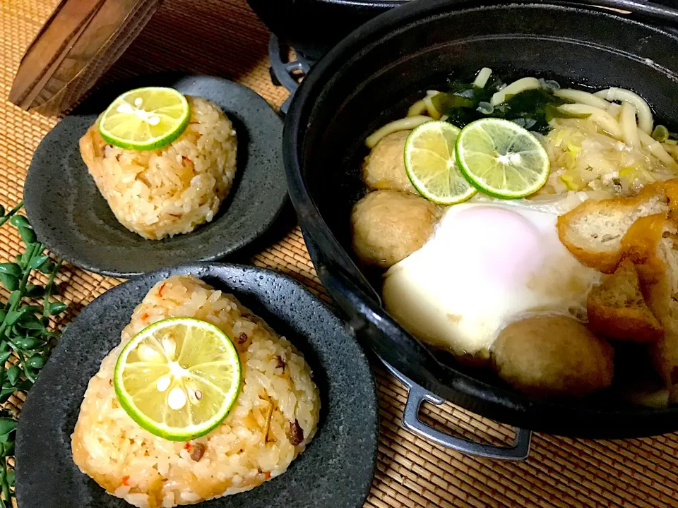 Snapdishの料理写真:鶏めしおにぎり🍙&すだち鶏団子うどん🍜|noeさん