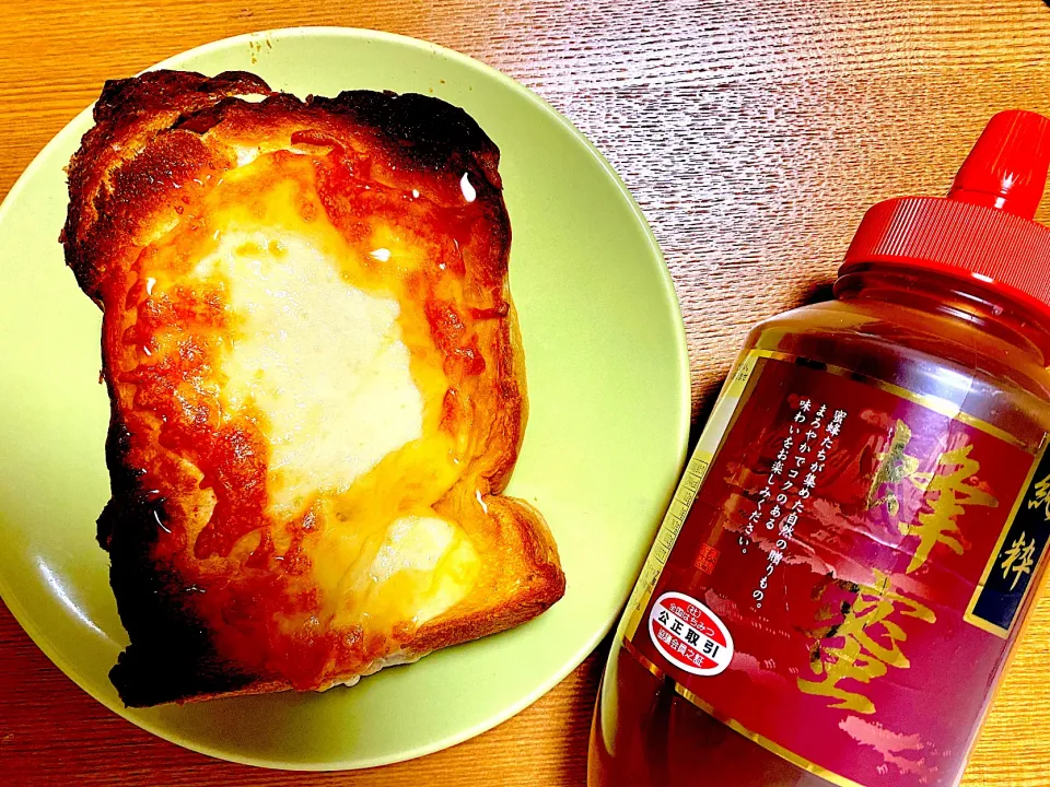 東京デーリーさんありがとう😍香り立つパルミジャーノブレンドで、はちみつ🍯チーズ🧀トースト🍞💓|1614さん