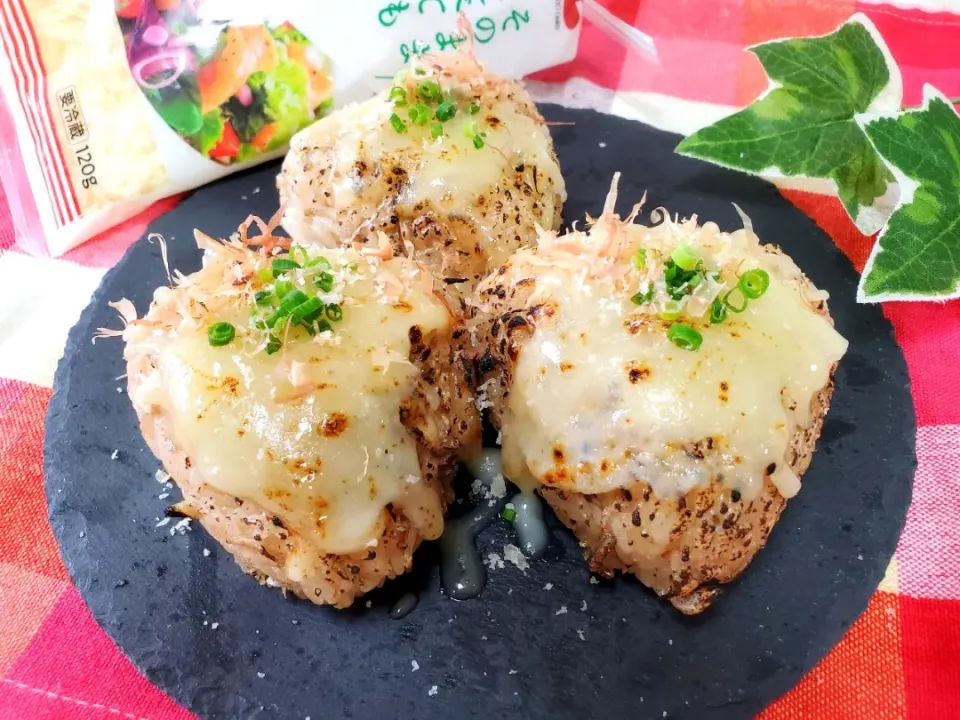 じゃことおかかのパルミジャーノ焼きおにぎり♪|taruto⭐️さん