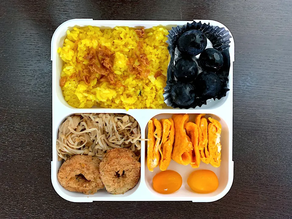 Yellow rice dadar telor bento|yeni kartikasariさん