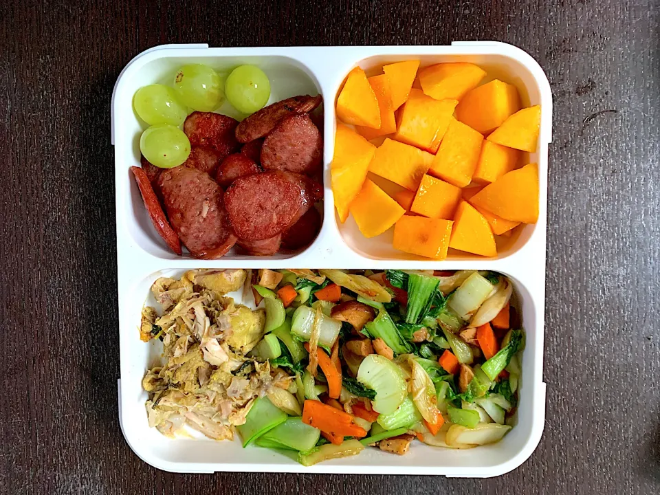 Vegetable and sausage bento|yeni kartikasariさん