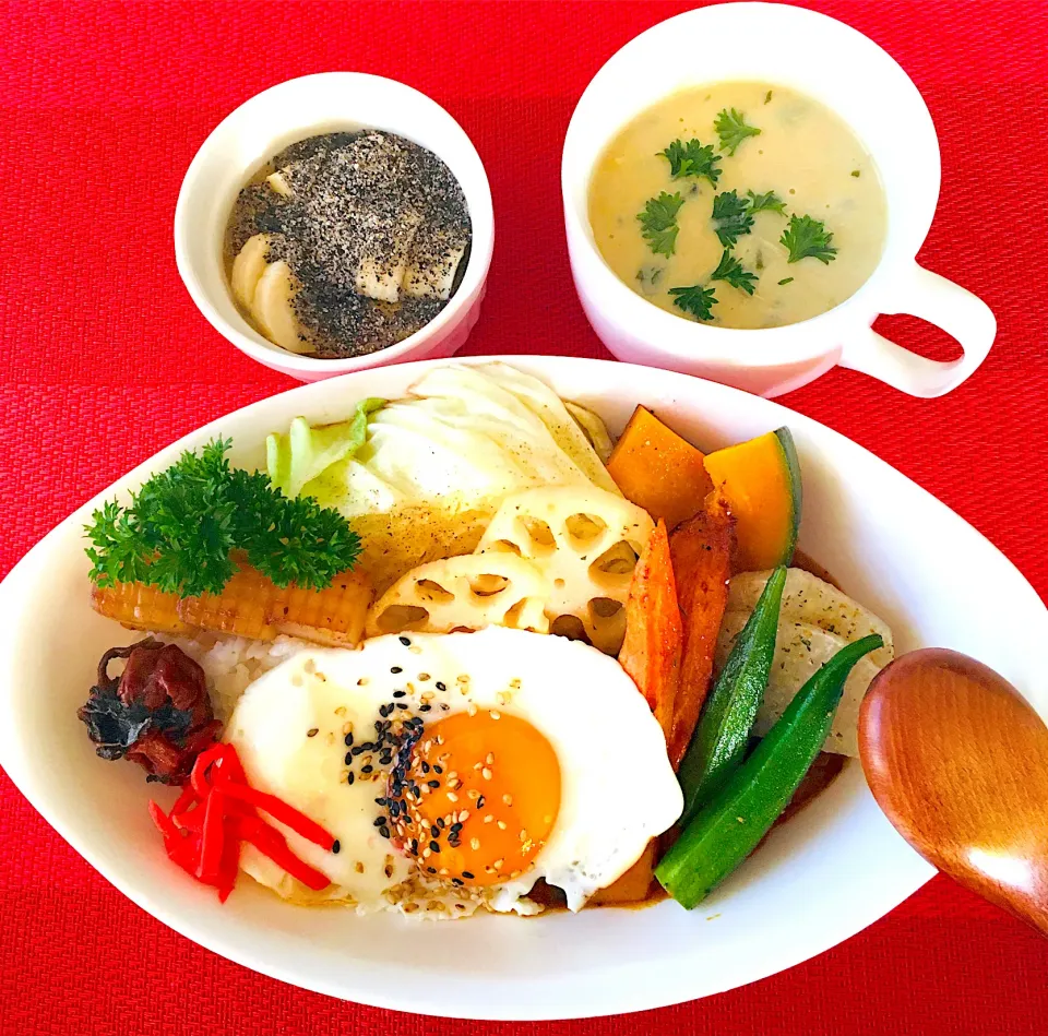 Snapdishの料理写真:スパイスチキンカレー🍛グリル野菜たっぷり^_^😋|HAMI69さん